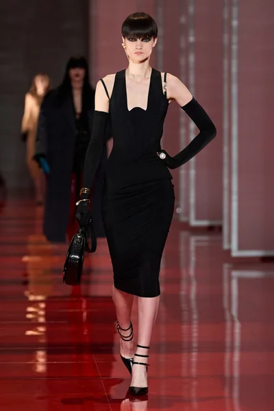 Look 15
